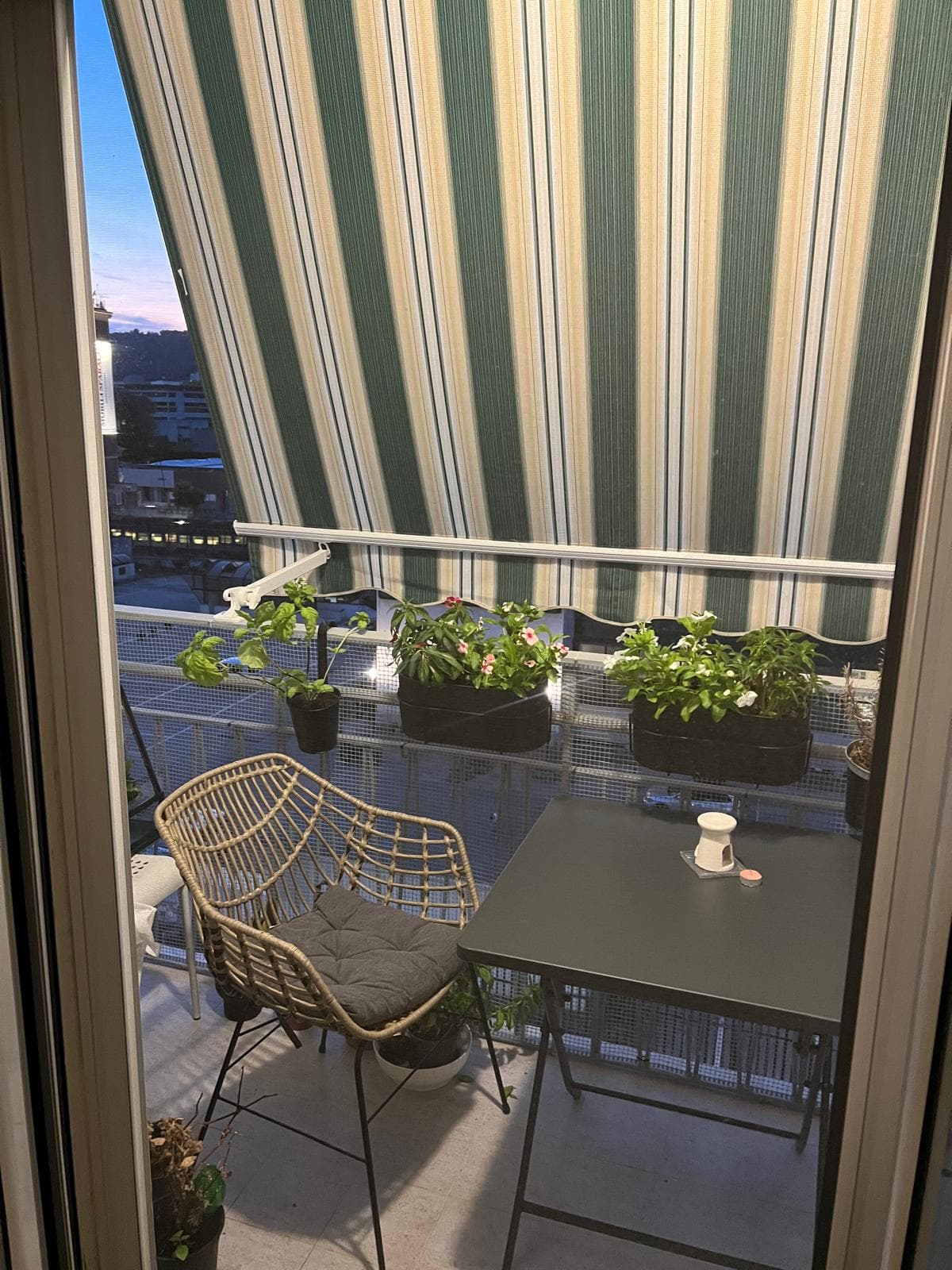 A casa di EVA - camera privata - balconcino — copertina